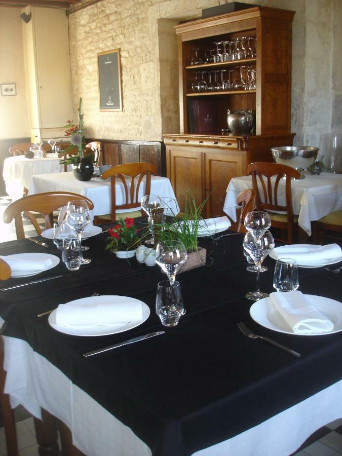 Hotel Au Chabichou Niort Zewnętrze zdjęcie